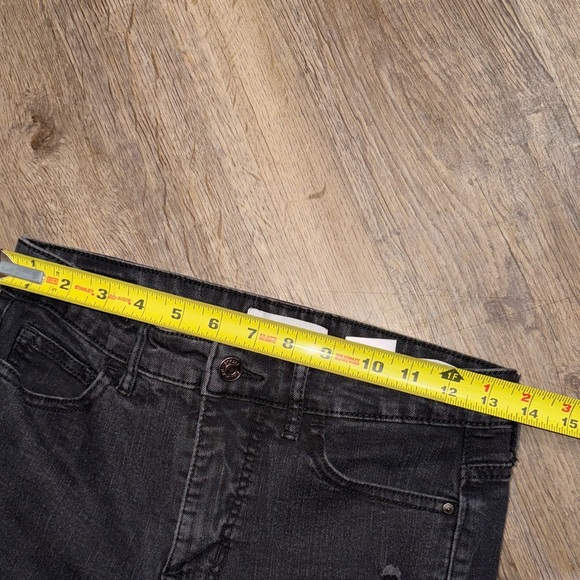 Social Standard by Sanctuary • High Rise Cropped Jeans - Picture 4 of 9